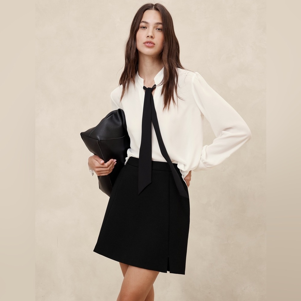 Banana Republic Factory Black and White Tie Front Blouse